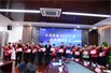 胡賽龍總裁助理為優(yōu)秀員工頒獎(jiǎng)
